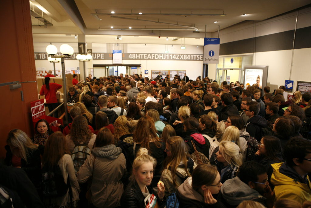 Studierende, Goodybag, Produktverteilung, Wien, Österreich, Universität, Mai
