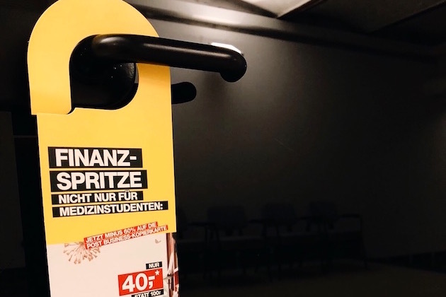 Promotionagentur Freudebringer verteilt Türhänger für die Post in Studentenheimen